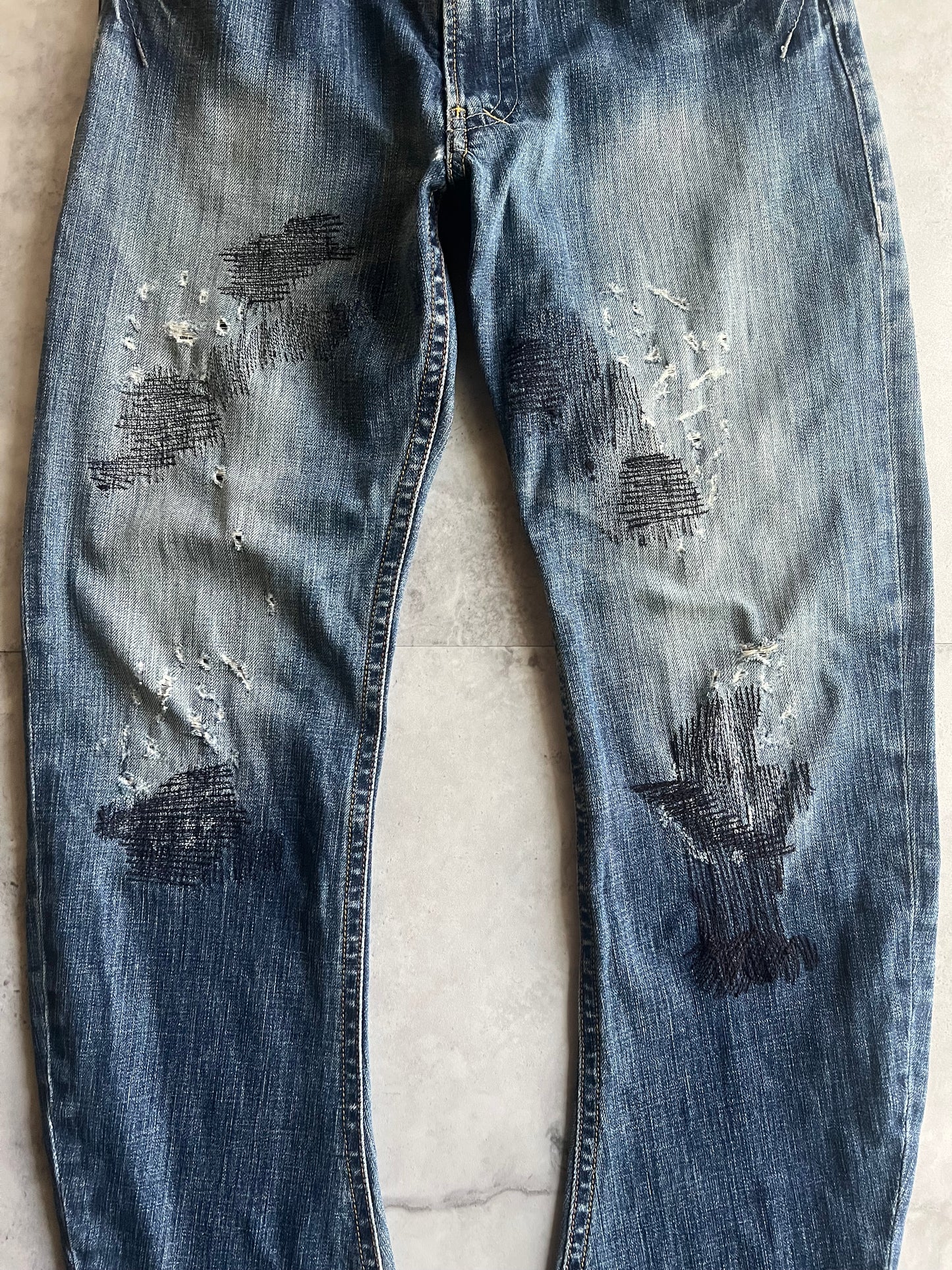 291295 Homme J-cut Distressed Denim