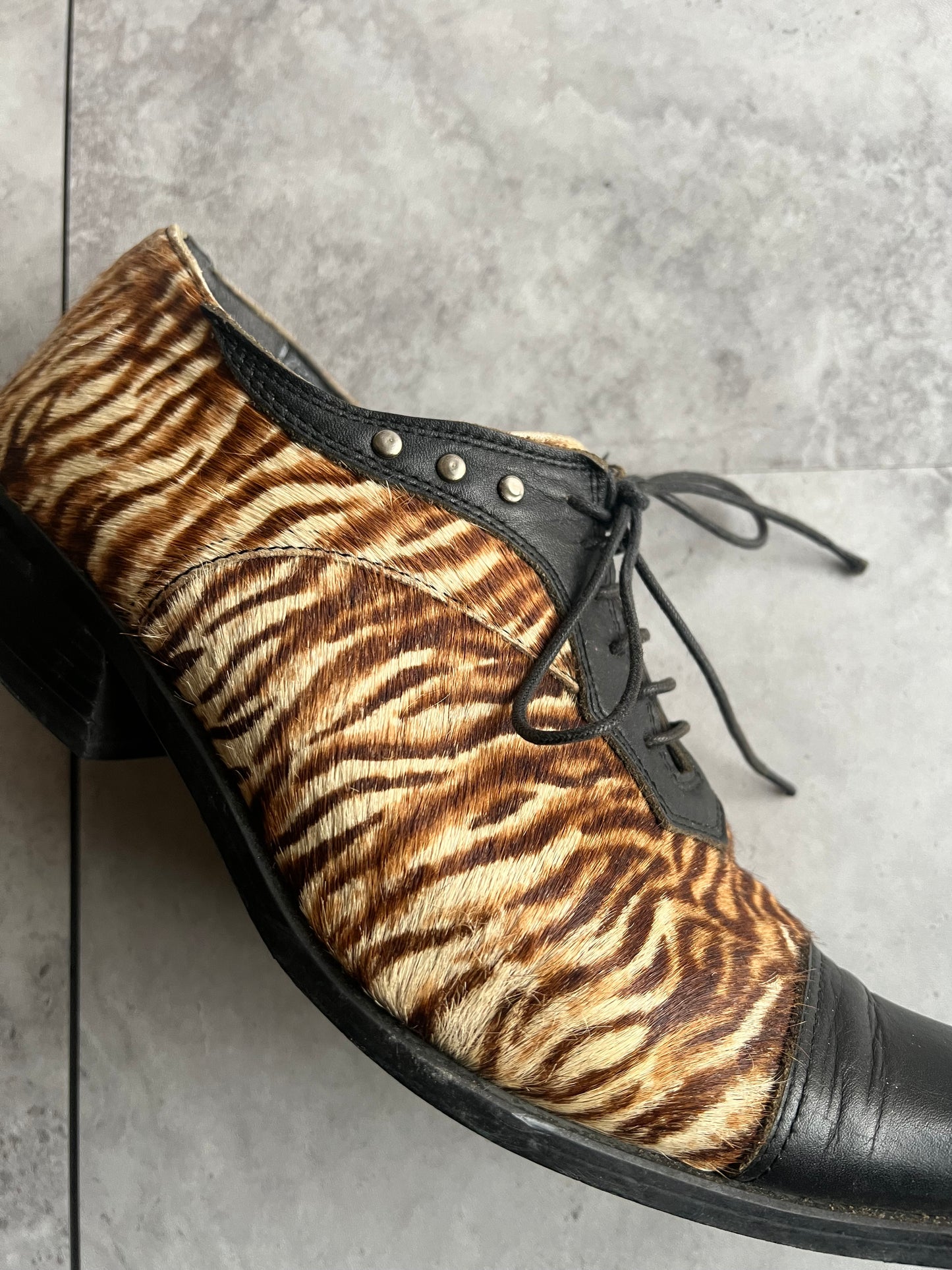 5351 Pour Les Hommes Tiger Print Pony Hair Boots