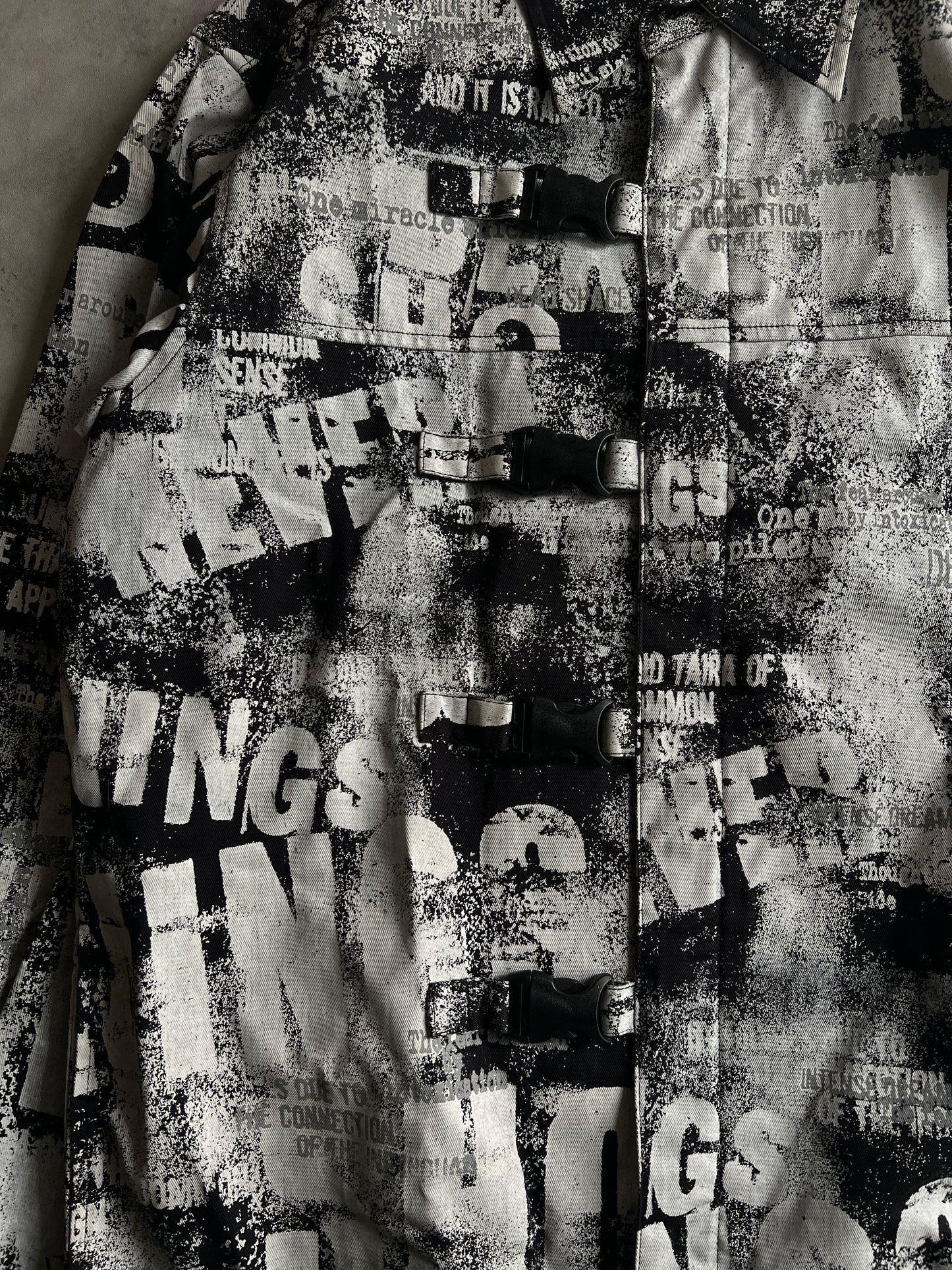 Bernings Sho Belt Clasps Printed Zip-up Shirt
