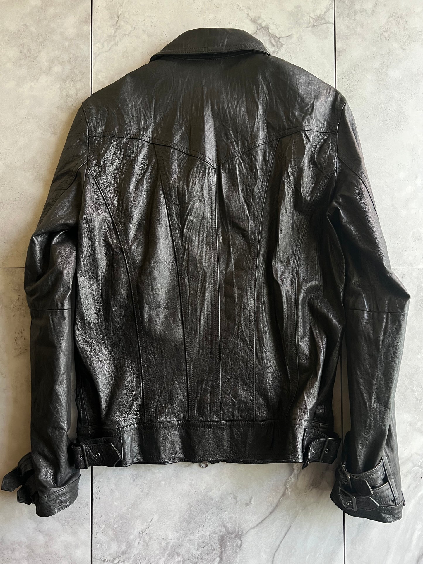 Setting Cracks Bondage Sleeve Leather Jacket